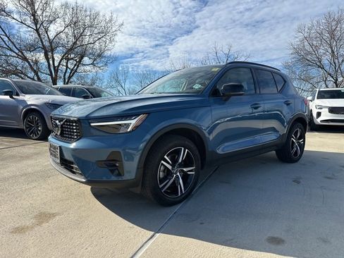 Certified 2023 Volvo XC40 B5 Plus image 4