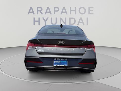 Used 2024 Hyundai Elantra SEL w/ Convenience Package FWD image 4