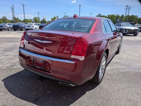 Used 2020 Chrysler 300 Touring AWD/4WD image 4