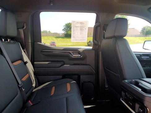 Used 2024 GMC Sierra 1500 AT4 w/ Technology Package AWD/4WD image 33