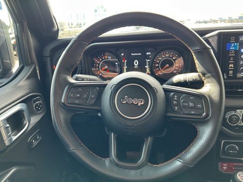 Used 2024 Jeep Gladiator Mojave w/ Convenience Group image 17