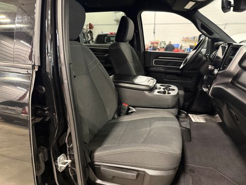 Certified 2024 RAM 2500 Big Horn w/ Night Edition AWD/4WD image 8