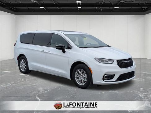 New 2026 Chrysler Pacifica Select image 7
