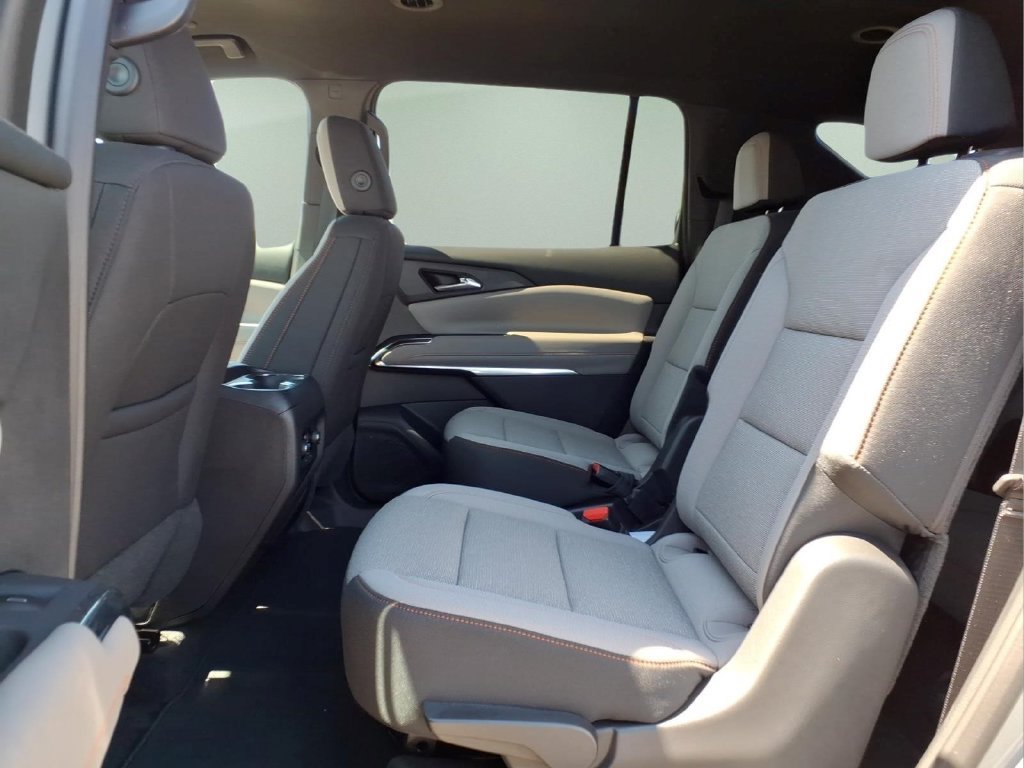 Certified 2025 Chevrolet Traverse LT FWD image 16