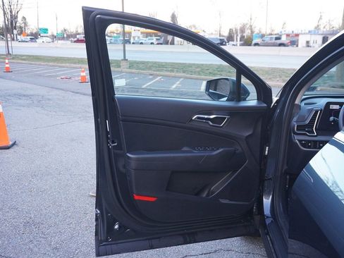 Used 2025 Kia Sportage LX image 21