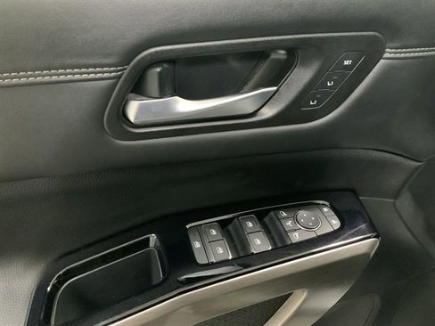 Used 2023 Nissan Pathfinder Platinum image 17