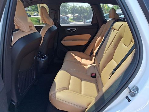 Certified 2023 Volvo XC60 B5 Ultimate w/ Climate Package AWD/4WD image 10