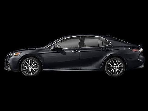 Used 2021 Toyota Camry SE w/ Cold Weather Package FWD image 17