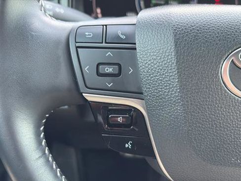 Used 2025 Toyota Camry SE w/ Convenience Package image 14