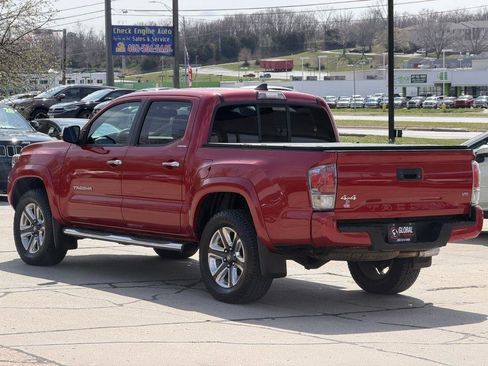 Used 2016 Toyota Tacoma Limited w/ Towing Package image 5