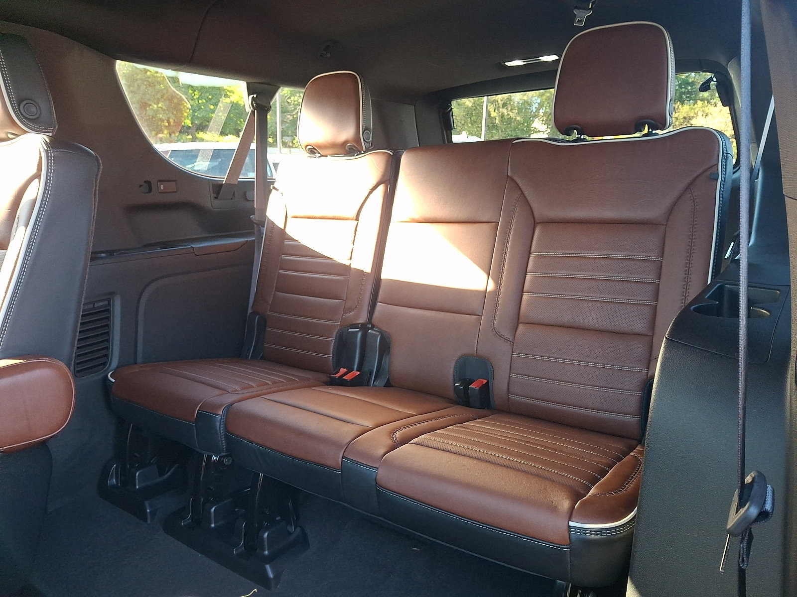 Used 2023 GMC Yukon XL Denali Ultimate AWD/4WD image 10