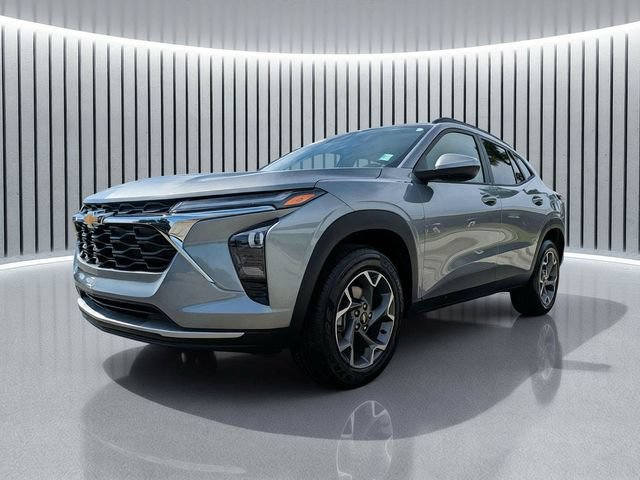 Used 2025 Chevrolet Trax LT FWD image 8