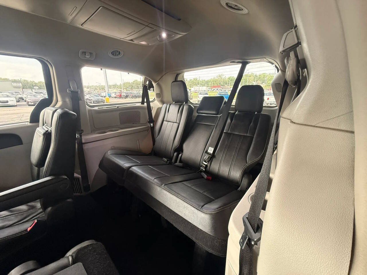 Used 2015 Chrysler Town & Country Touring-L w/ Driver Convenience Group FWD image 14