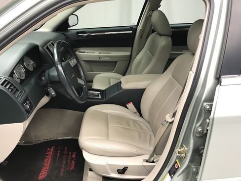 Used 2006 Chrysler 300 Touring RWD image 5