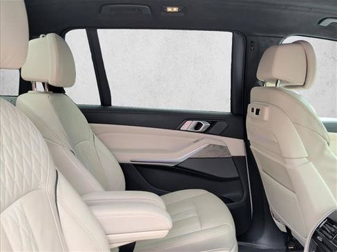 Used 2021 BMW X7 M50i AWD/4WD image 25