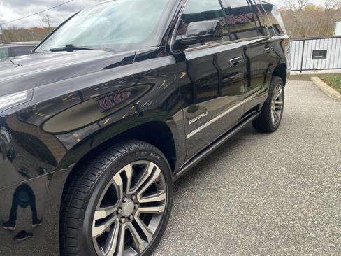 Used 2020 GMC Yukon Denali w/ Denali Premium Package image 38