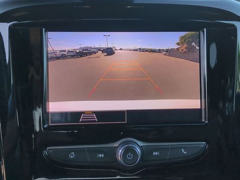 Used 2023 Chevrolet Traverse LT FWD image 17
