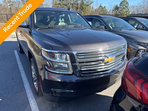 Used 2018 Chevrolet Suburban Premier image 2
