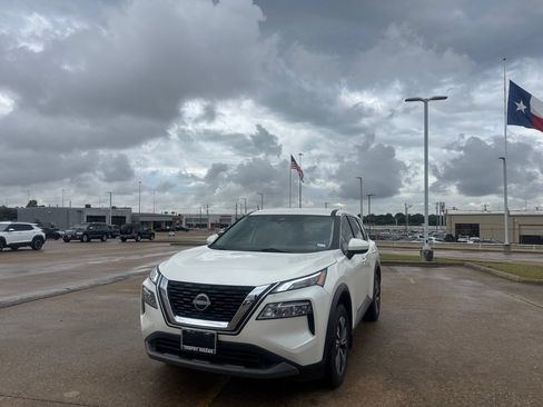 Used 2023 Nissan Rogue SV FWD image 6