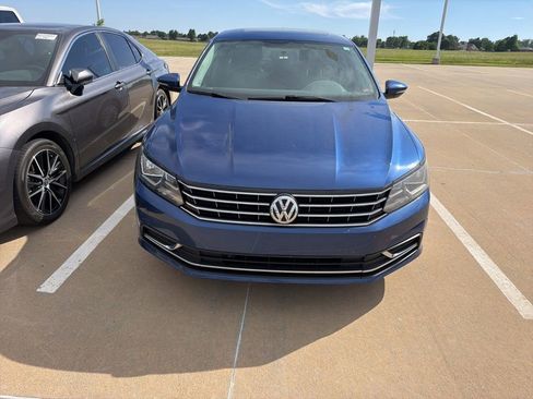 Used 2017 Volkswagen Passat 1.8T SE FWD image 2
