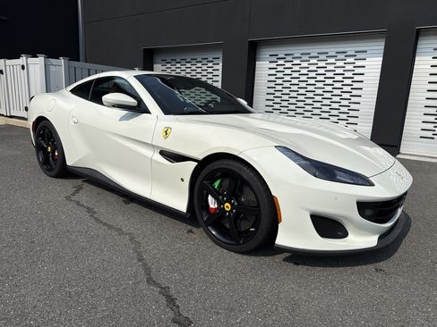 Used 2019 Ferrari Portofino RWD image 30