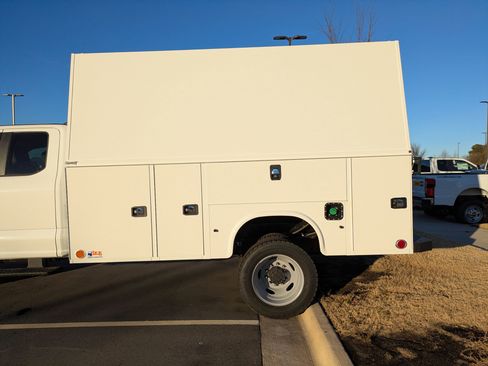 New 2026 Ford F550 4x4 Supercab Super Duty image 31