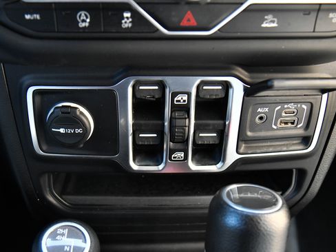 Used 2023 Jeep Gladiator Overland image 26