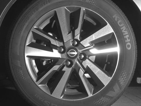 Used 2025 Nissan Versa SV FWD image 12