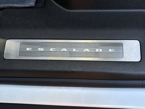 Used 2025 Cadillac Escalade Sport Platinum w/ LPO, ONYX Package AWD/4WD image 39