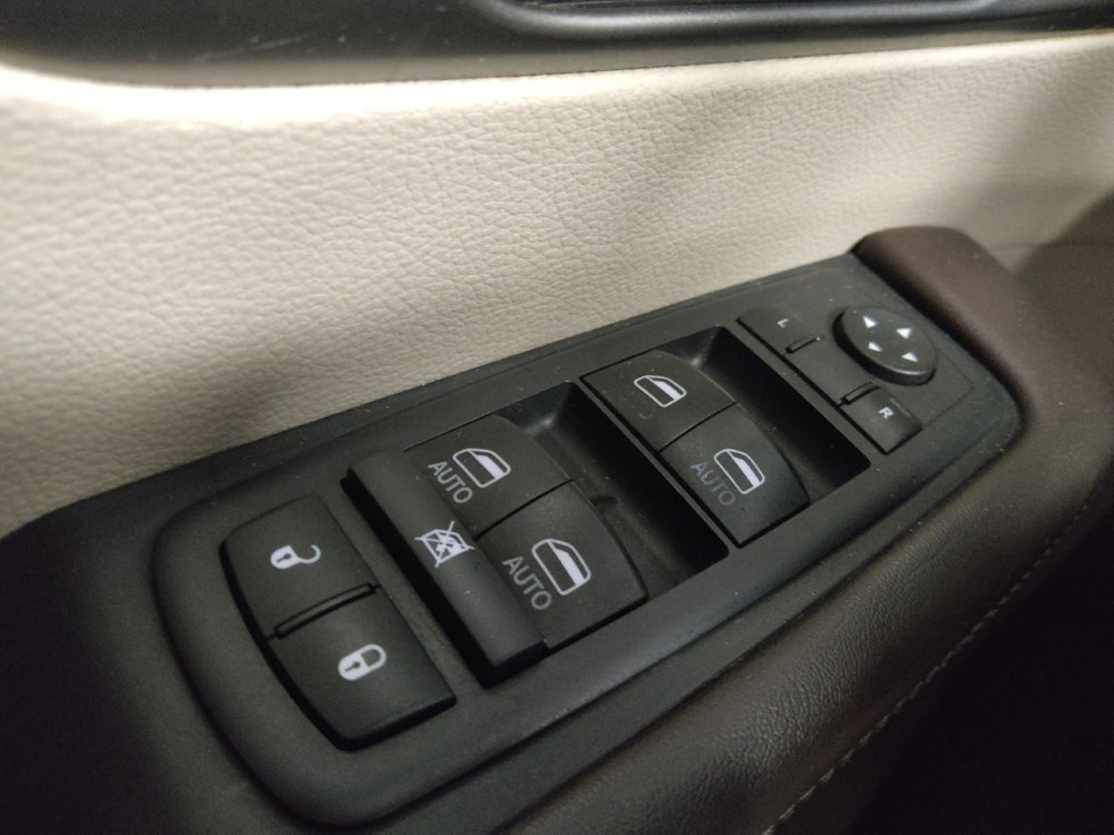 Used 2018 Chrysler Pacifica Touring-L Plus FWD image 27