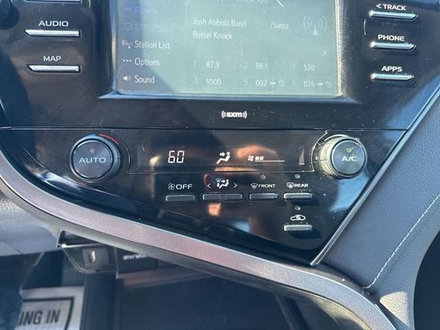 Used 2020 Toyota Camry SE image 25