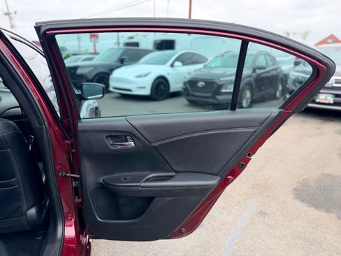 Used 2017 Honda Accord Sport image 19