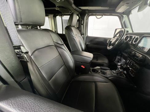 Used 2020 Jeep Wrangler Unlimited Sahara AWD/4WD image 27