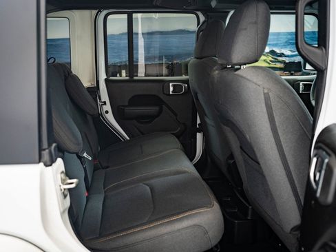 Used 2024 Jeep Wrangler Unlimited image 37