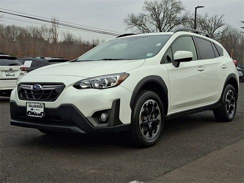 Used 2023 Subaru Crosstrek 2.0i Premium image 3