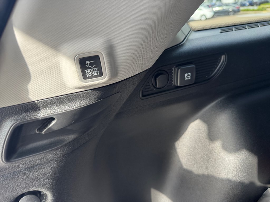 Used 2022 Jeep Grand Cherokee Limited AWD/4WD image 18