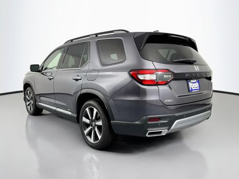 Certified 2023 Honda Pilot Touring image 7