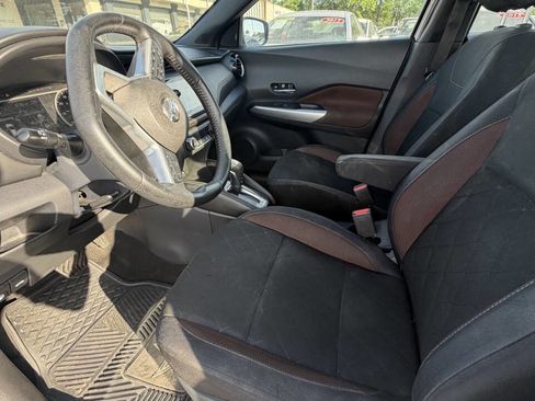 Used 2018 Nissan Kicks SR image 12