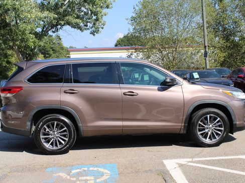 Used 2017 Toyota Highlander XLE FWD image 5