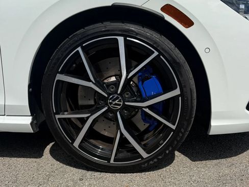 Used 2024 Volkswagen Golf R AWD/4WD image 35