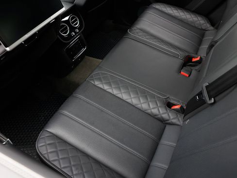 Used 2018 Bentley Bentayga W12 SIGNATURE image 12