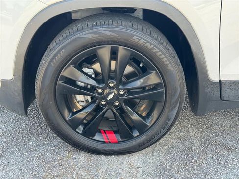 Used 2019 Chevrolet Trax LT w/ Redline Edition FWD image 9