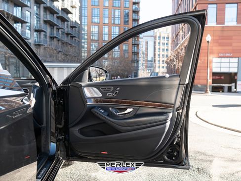 Used 2018 Mercedes-Benz S 560 4MATIC Sedan image 45