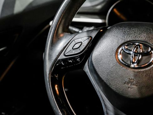 Used 2019 Toyota C-HR XLE FWD image 18