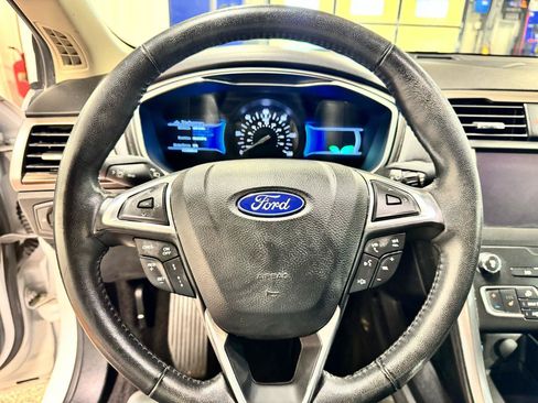 Used 2019 Ford Fusion SEL FWD image 18