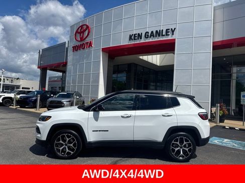 Used 2025 Jeep Compass Limited AWD/4WD image 3