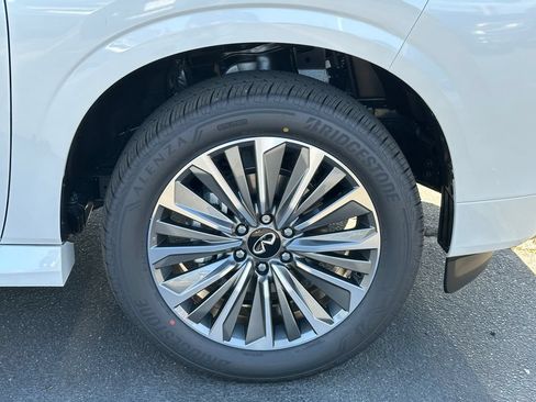 New 2027 INFINITI QX80 Luxe RWD image 11