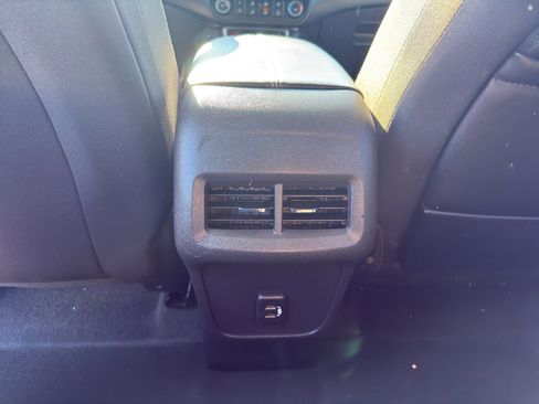 Used 2024 GMC Terrain SLE image 30