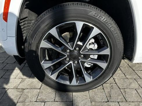 Used 2025 Jeep Grand Cherokee L Overland w/ Advanced Protech Group III image 38