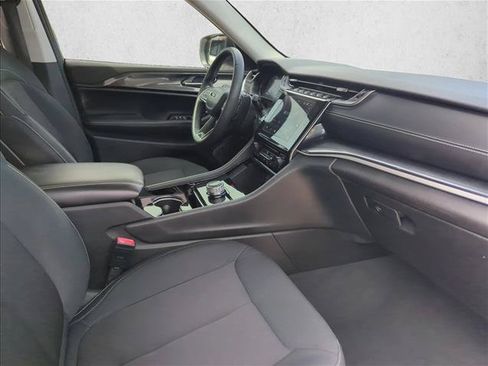 Used 2023 Jeep Grand Cherokee Laredo RWD image 24